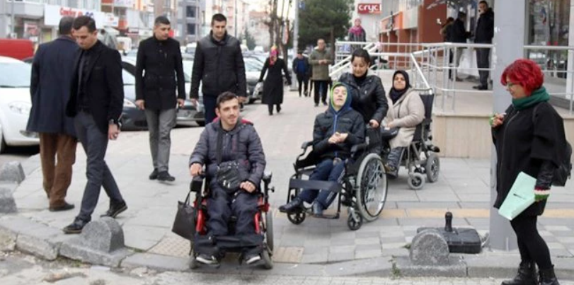 ENGELLERİ YERİNDE TESPİT ETTİLER